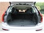 Volvo XC90 T8 Recharge AWD Ultra Dark | Panoramadak met schuif-/kantelfunctie | Elektrisch verstelbare stoelen met geheugenfunctie | 360 graden camera | Premium audio by Harman Kardon | Stoel- /stuurwielverwarming | Verwarmde achterbank | 21 inch lichtmetalen velgen | Driver assist