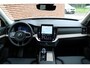 Volvo XC90 T8 Recharge AWD Ultra Dark | Panoramadak met schuif-/kantelfunctie | Elektrisch verstelbare stoelen met geheugenfunctie | 360 graden camera | Premium audio by Harman Kardon | Stoel- /stuurwielverwarming | Verwarmde achterbank | 21 inch lichtmetalen velgen | Driver assist