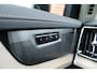 Volvo XC90 T8 Recharge AWD Ultra Dark | Panoramadak met schuif-/kantelfunctie | Elektrisch verstelbare stoelen met geheugenfunctie | 360 graden camera | Premium audio by Harman Kardon | Stoel- /stuurwielverwarming | Verwarmde achterbank | 21 inch lichtmetalen velgen | Driver assist