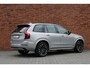 Volvo XC90 T8 Recharge AWD Ultra Dark | Panoramisch Schuif-/kanteldak | Elektrisch verstelbare stoelen met geheugenfunctie | 360 graden camera | Harman/Kardon Audiosysteem | 21" inch lichtmetalen velgen | Stoel- /stuurwielverwarming | Verwarmde achterbank | Driver assist