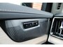Volvo XC90 T8 Recharge AWD Ultra Dark | Panoramisch Schuif-/kanteldak | Elektrisch verstelbare stoelen met geheugenfunctie | 360 graden camera | Harman/Kardon Audiosysteem | 21" inch lichtmetalen velgen | Stoel- /stuurwielverwarming | Verwarmde achterbank | Driver assist