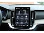 Volvo XC90 T8 Recharge AWD Ultra Dark | Panoramadak met schuif-/kantelfunctie | Elektrisch verstelbare stoelen met geheugenfunctie | 360 graden camera | Premium audio by Harman Kardon | Stoel- /stuurwielverwarming | Verwarmde achterbank | 21 inch lichtmetalen velgen | Driver assist