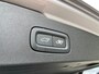 Volvo V60 T6 Plug-in hybrid AWD Plus Dark | Stoelverwarming voor/achter | Verwarmbaar stuurwiel | Elektrisch verstelbare stoelen met memory functie | Extra getint glas achter | Harman Kardon geluidsinstallatie | Keyless entry | 19'' Lichtmetalen velgen | Panoramisch dak met Schuif-/Kantel functie