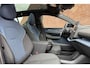 Volvo EX30 Cross Country Twin Motor Performance Ultra 69 kWh | Panoramadak | Adaptieve Cruise Control | Verwarmbare Voorstoelen | BLIS Dodehoekdetectie | Parkeerverwarming | 360 Graden Camera | 19" Lichtmetalen Velgen