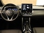 Toyota Corolla Cross 2.0 High Power Hybrid First Edition - ORIGINEEL NEDERLANDSE AUTO - AFKOMSTIG VAN 1E EIGENAAR - ELEKTRISCHE ACHTERKLEP - NAVIGATIE - VOORSTOELEN VERWARMD - DRAADLOZE TELEFOONLADER - DODEHOEK DETECTIE - PARKEERSENSOREN VOOR/ ACHTER