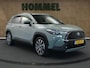Toyota Corolla Cross 2.0 High Power Hybrid First Edition - ORIGINEEL NEDERLANDSE AUTO - AFKOMSTIG VAN 1E EIGENAAR - ELEKTRISCHE ACHTERKLEP - NAVIGATIE - VOORSTOELEN VERWARMD - DRAADLOZE TELEFOONLADER - DODEHOEK DETECTIE - PARKEERSENSOREN VOOR/ ACHTER