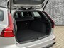 Volvo V60 Plug-in Hybrid T6 AWD Plus Dark | Long Range | Trekhaak | Adaptieve Cruise Control | Harman Kardon audio | 360 camera | Nappa lederen sportstoelen | Stoel- en stuurverwarming | Voorruitverwarming |