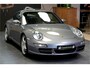 Porsche 911 3.8 Carrera S 261kW/355pk Tiptronic YOUNGTIMER! SPORT CHRONO + OPEN DAK + CRUISE + CD-WISSELAAR + PORSCHE PCM NAVIGATIE + BOSE + LEER + SPORTUITLAAT MET KLEP + BI-XENON VERLICHTING + STOELVERWARMING + PARKSENSOREN V&A + 19" LM-VELGEN!!