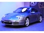 Porsche 911 3.8 Carrera S 261kW/355pk Tiptronic YOUNGTIMER! SPORT CHRONO + OPEN DAK + CRUISE + CD-WISSELAAR + PORSCHE PCM NAVIGATIE + BOSE + LEER + SPORTUITLAAT MET KLEP + BI-XENON VERLICHTING + STOELVERWARMING + PARKSENSOREN V&A + 19" LM-VELGEN!!