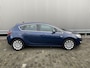 Opel Astra 1.4 Turbo Cosmo 5-Drs, Navi, Leer/Stof, CC, PDC, LM, nw. APK – Inruil Mogelijk –