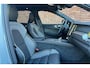 Volvo XC60 T6 Plug-in hybrid AWD Plus Black Edition | | Panoramisch schuif- /kanteldak | 360 graden camera | Head-up display | Extra getint glas | 22 inch. lichtmetalen velgen | Harman Kardon | Elektrische voorstoel met geheugenfunctie | Verwarmde voorstoelen + stuurwiel | Verwarmde achterbank | Pilot assist | Blis |