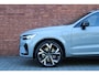 Volvo XC60 T6 Plug-in hybrid AWD Plus Black Edition | | Panoramisch schuif- /kanteldak | 360 graden camera | Head-up display | Extra getint glas | 22 inch. lichtmetalen velgen | Harman Kardon | Elektrische voorstoel met geheugenfunctie | Verwarmde voorstoelen + stuurwiel | Verwarmde achterbank | Pilot assist | Blis |