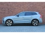 Volvo XC60 T6 Plug-in hybrid AWD Plus Black Edition | | Panoramisch schuif- /kanteldak | 360 graden camera | Head-up display | Extra getint glas | 22 inch. lichtmetalen velgen | Harman Kardon | Elektrische voorstoel met geheugenfunctie | Verwarmde voorstoelen + stuurwiel | Verwarmde achterbank | Pilot assist | Blis |