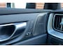 Volvo XC60 T6 Plug-in hybrid AWD Plus Black Edition | | Panoramisch schuif- /kanteldak | 360 graden camera | Head-up display | Extra getint glas | 22 inch. lichtmetalen velgen | Harman Kardon | Elektrische voorstoel met geheugenfunctie | Verwarmde voorstoelen + stuurwiel | Verwarmde achterbank | Pilot assist | Blis |