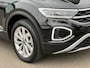 Volkswagen T-Roc 1.5 TSI 150pk DSG Style | Dode hoek | Camera | Keyless | Elek. Achterklep | Rijklaar incl. garantie