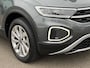 Volkswagen T-Roc 1.5 TSI 150pk DSG Style | Dode hoek | Camera | Keyless | Elek. Achterklep | Rijklaar incl. garantie