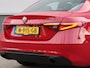 Alfa Romeo Giulia 200pk Sprint | Navigatie | Winterpack | Lederen bekleding | Achteruitrijdcamera | Electrische stoelen