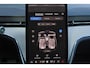 Volvo EX90 Twin Motor Ultra 7p. 111 kWh - Luchtvering - Panoramadak - IntelliSafe Assist & Surround - 360º Camera - Bose audio - Verwarmde voorstoelen - Parkeersensoren voor & achter - Head up display - 21' LMV - Trekhaak inklapbaar