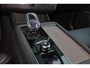 Volvo XC90 T8 Recharge AWD Ultra Dark - Luchtvering - Panorama/schuifdak - IntelliSafe Assist & Surround - 360º Camera - Bowers & Wilkins audio - Verwarmde voorstoelen, stuur & achterbank - Parkeersensoren voor & achter - Elektr. bedienb. voorstoelen met geheugen - Geventileerde voorstoelen - Head up display - Draadloze tel. lader - Extra getint glas - Elektr. inklapbare trekhaak - 22' LMV