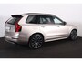 Volvo XC90 T8 Recharge AWD Ultra Dark - Luchtvering - Panorama/schuifdak - IntelliSafe Assist & Surround - 360º Camera - Bowers & Wilkins audio - Verwarmde voorstoelen, stuur & achterbank - Parkeersensoren voor & achter - Elektr. bedienb. voorstoelen met geheugen - Geventileerde voorstoelen - Head up display - Draadloze tel. lader - Extra getint glas - Elektr. inklapbare trekhaak - 22' LMV