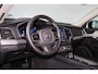 Volvo XC90 T8 Recharge AWD Plus Dark - IntelliSafe Assist & Surround - Harman/Kardon audio - Adaptieve LED koplampen - Parkeercamera achter - Verwarmde voorstoelen, stuur & achterbank - Parkeersensoren voor & achter - Elektr. bedienb. voorstoelen met geheugen - Draadloze tel. lader - Extra getint glas - Elektr. inklapbare trekhaak - 20' LMV