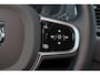 Volvo XC90 T8 Recharge AWD Plus Dark - IntelliSafe Assist & Surround - Harman/Kardon audio - Adaptieve LED koplampen - Parkeercamera achter - Verwarmde voorstoelen, stuur & achterbank - Parkeersensoren voor & achter - Elektr. bedienb. voorstoelen met geheugen - Draadloze tel. lader - Extra getint glas - Elektr. inklapbare trekhaak - 20' LMV