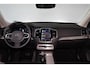 Volvo XC90 T8 Recharge AWD Plus Dark - IntelliSafe Assist & Surround - Harman/Kardon audio - Adaptieve LED koplampen - Parkeercamera achter - Verwarmde voorstoelen, stuur & achterbank - Parkeersensoren voor & achter - Elektr. bedienb. voorstoelen met geheugen - Draadloze tel. lader - Extra getint glas - Elektr. inklapbare trekhaak - 20' LMV