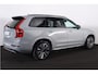 Volvo XC90 T8 Recharge AWD Plus Dark - IntelliSafe Assist & Surround - Harman/Kardon audio - Adaptieve LED koplampen - Parkeercamera achter - Verwarmde voorstoelen, stuur & achterbank - Parkeersensoren voor & achter - Elektr. bedienb. voorstoelen met geheugen - Draadloze tel. lader - Extra getint glas - Elektr. inklapbare trekhaak - 20' LMV