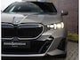 BMW 5-Serie Touring 550e xDrive | Sportstoel - Pano - Trekhaak - Bow&Wil