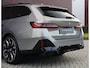 BMW 5-Serie Touring 550e xDrive | Sportstoel - Pano - Trekhaak - Bow&Wil