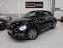 Volkswagen Beetle Cabriolet 1.2 TSI Sound Airco-ecc Navigatie App connect Sportvelgen 17 inch Parkeersensoren Windscherm Afdekhoes Boekjes aanwezig 2017 Facelift model Stoelverwarming Cabrio Zeer nette staat