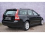 Volvo V50 2.4 Edition II | Schuif/kantel dak | Stoelverwarming | 12 mnd garantie | Leder | Parkeer sensoren achter |  climtae control | Cruise control | regens sensor | All season banden |