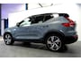 Volvo XC40 1.5 T5 193kW/262pk DCT7 Recharge R-Design HARMAN/KARDON + EL.TREKHAAK + LEER/ALCANTARA + EL.STOEL MET MEMORY + CRUISE + LANE ASSIST + NAVI SENSUS + KEYLESS ENTRY&GO + CAMERA + PARKSENSOREN V&A + 19" LM-VELGEN!!