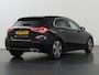 Mercedes-Benz A-klasse 180 | Luxury line | Stoelverwarming | Sfeerverlichting | Widescreen | Getint glas |