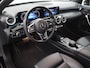 Mercedes-Benz A-klasse 180 | Luxury line | Stoelverwarming | Sfeerverlichting | Widescreen | Getint glas |