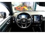 Volvo XC40 1.5 T4 Plug-in Hybrid 155kW/211pk DCT7 Ultimate Dark PANORAMADAK + HARMAN/KARDON + LEER/ALCANTARA + CRUISE + NAVI SENSUS + LANE ASSIST + EL.STOELEN + STOEL-&STUURVERWARMING + CAMERA + KEYLESS + PARKSENSOREN V&A + 19” LM-VELGEN!!