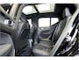 Volvo XC40 1.5 T4 Plug-in Hybrid 155kW/211pk DCT7 Ultimate Dark PANORAMADAK + HARMAN/KARDON + LEER/ALCANTARA + CRUISE + NAVI SENSUS + LANE ASSIST + EL.STOELEN + STOEL-&STUURVERWARMING + CAMERA + KEYLESS + PARKSENSOREN V&A + 19” LM-VELGEN!!