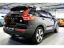 Volvo XC40 1.5 T4 Plug-in Hybrid 155kW/211pk DCT7 Ultimate Dark PANORAMADAK + HARMAN/KARDON + LEER/ALCANTARA + CRUISE + NAVI SENSUS + LANE ASSIST + EL.STOELEN + STOEL-&STUURVERWARMING + CAMERA + KEYLESS + PARKSENSOREN V&A + 19” LM-VELGEN!!