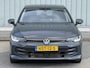 Volkswagen Golf 8.5 1.5 e-TSI Life Edition Automaat / Apple CarPlay & Android Auto / Automaat / Achteruitrijcamera / DAB / Parkeersensoren Voor + Achter / Stuur & Stoelverwarming / Adaptieve Cruise Control / Keyless Entry / Digitale Cockpit / Zwarte Lichtmetalen wielen /