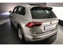 Volkswagen Tiguan R-Line 1.4 TSI 150pk DSG Automaat Trekhaak, Panoramadak, Elektrische achterklep, Adaptive cruise control, Navigatie, Parkeersensoren