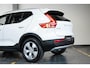 Volvo XC40 T3 Automaat Momentum | Adaptive Cruise Control | Navigatie | Stoelverwarming voor + achter | Parkeerverwarming | Parkeercamera | Parkeersensoren voor + achter | Stuurwielverwarming | Keyless Entree