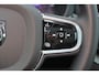 Volvo XC60 T6 Recharge AWD Plus Black Edition - Luchtvering - Panorama/schuifdak - IntelliSafe Assist & Surround - 360º Camera - Bowers & Wilkins audio - Adaptieve LED koplampen - Verwarmde voorstoelen, stuur & achterbank - Parkeersensoren voor & achter - Elektr. bedienb. voorstoelen met geheugen - Draadloze tel. lader - Extra getint glas - Elektr. inklapbare trekhaak - 21' LMV