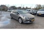 Opel Astra 105 PK Online Edition Trekhaak | Lichtmetalen velgen met all weather banden | parkeersensoren V + A