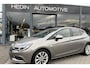 Opel Astra 105 PK Online Edition Trekhaak | Lichtmetalen velgen met all weather banden | parkeersensoren V + A
