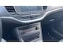 Opel Astra 105 PK Online Edition Trekhaak | Lichtmetalen velgen met all weather banden | parkeersensoren V + A