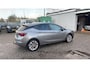 Opel Astra 105 PK Online Edition Trekhaak | Lichtmetalen velgen met all weather banden | parkeersensoren V + A