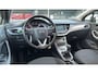 Opel Astra 105 PK Online Edition Trekhaak | Lichtmetalen velgen met all weather banden | parkeersensoren V + A