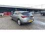 Opel Astra 105 PK Online Edition Trekhaak | Lichtmetalen velgen met all weather banden | parkeersensoren V + A