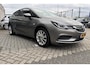 Opel Astra 105 PK Online Edition Trekhaak | Lichtmetalen velgen met all weather banden | parkeersensoren V + A