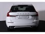 Volvo XC60 T5 R-Design - Harman/Kardon audio - Adaptieve LED koplampen - Parkeercamera achter - Verwarmde voorstoelen - Parkeersensoren voor & achter - Elektr. bedienb. bestuurdersstoel met geheugen - Cruise control - Extra getint glas - 19' LMV